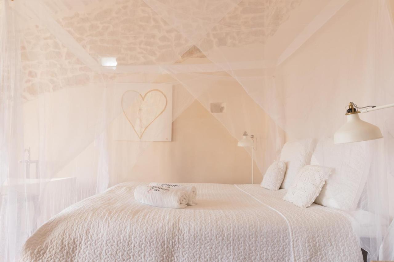 Home Hotel The Pink Pepper Tree Lloseta ภายนอก รูปภาพ